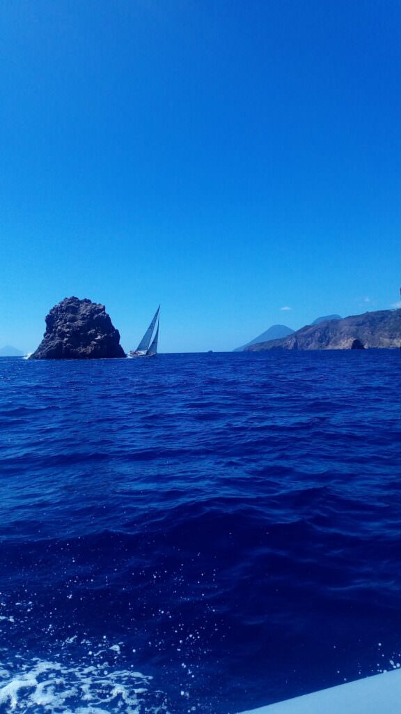 WhatsApp Image 2024 06 18 at 13.13.54 copia - Racconti a vela, la Rotta dei Ciclopi: da Tropea fino alle Isole Eolie e ritorno per la X edizione - 3 WhatsApp Image 2024 06 18 at 13.13.54 copia - Meraviglie di Calabria - 2