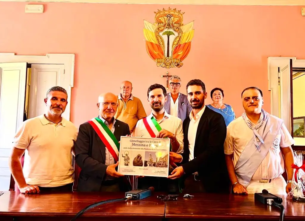 PALMI - Gemellaggio tra Messina e Palmi: la Vara e la Varia uniscono le due città - 3 PALMI - Meraviglie di Calabria - 2