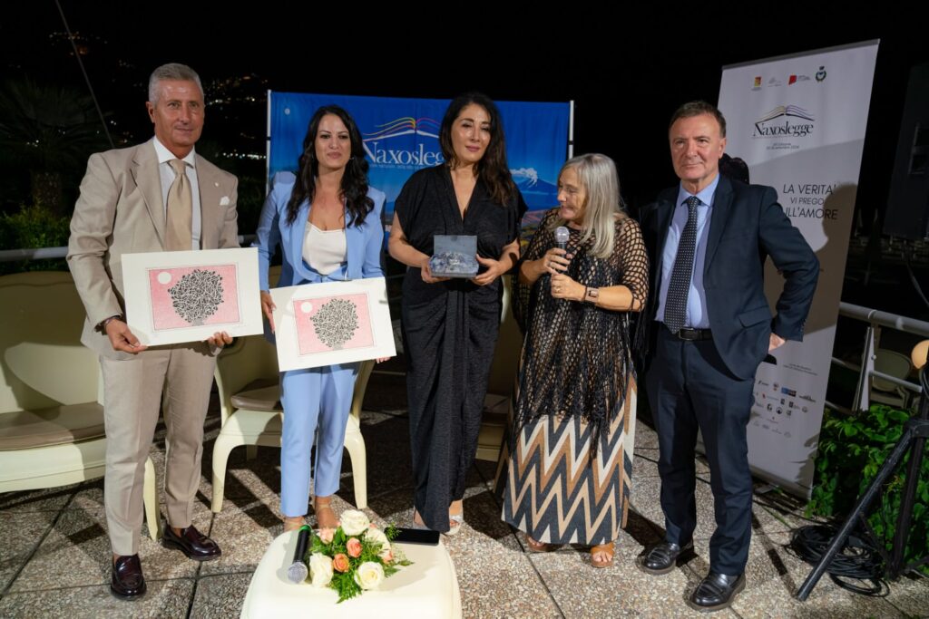 1. Premio Promotori di Cultura NaxosLegge Taurianova Capitale del Libro - Taurianova Capitale del Libro riceve il Premio "Promotori di Cultura" - 3 1. Premio Promotori di Cultura NaxosLegge Taurianova Capitale del Libro - Meraviglie di Calabria - 2