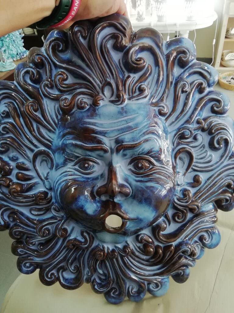 Emanuel Vizzacchero maschera 3 - I miti di argilla, le ceramiche di Emanuel Vizzacchero - 9 Emanuel Vizzacchero maschera 3 - Meraviglie di Calabria - 8