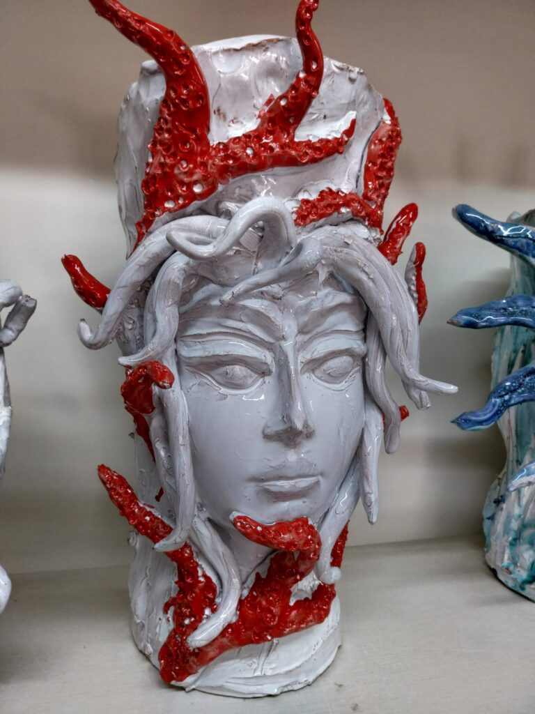 Emanuel Vizzacchero testa 2 - I miti di argilla, le ceramiche di Emanuel Vizzacchero - 17 Emanuel Vizzacchero testa 2 - Meraviglie di Calabria - 16