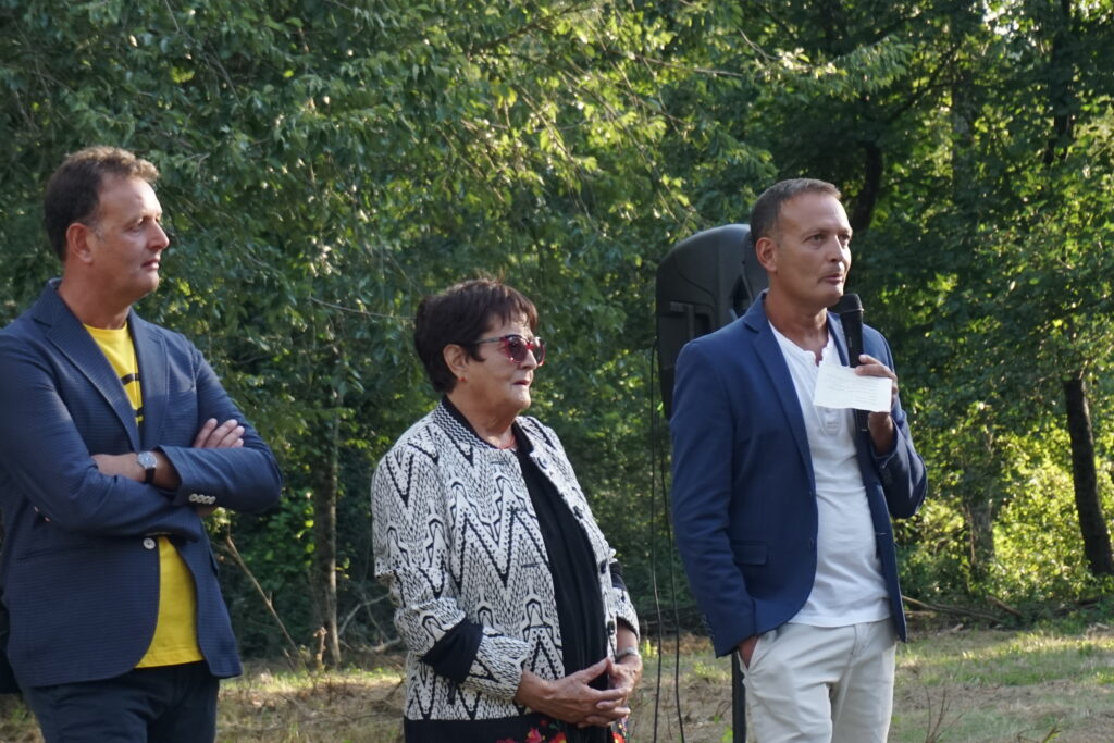 Florindo Marco e Rosetta Rubbettino durante linaugurazione del parco darte CARTA - Soveria Mannelli, nasce il "Il sentiero delle storie" - 3 Florindo Marco e Rosetta Rubbettino durante linaugurazione del parco darte CARTA - Meraviglie di Calabria - 2