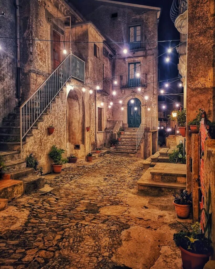Fuscaldo borgo - "Fuscaldo… incontri diVersi - Città Cultura 2024" premia poeti, autori e artisti - 3 Fuscaldo borgo - Meraviglie di Calabria - 2
