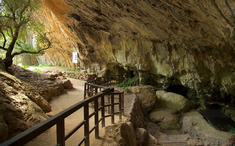 53 Pollino papasidero grotta.del romito entrata - Il fiume Lao, il giro dell’acqua e altre storie - 60 53 Pollino papasidero grotta.del romito entrata - Meraviglie di Calabria - 59
