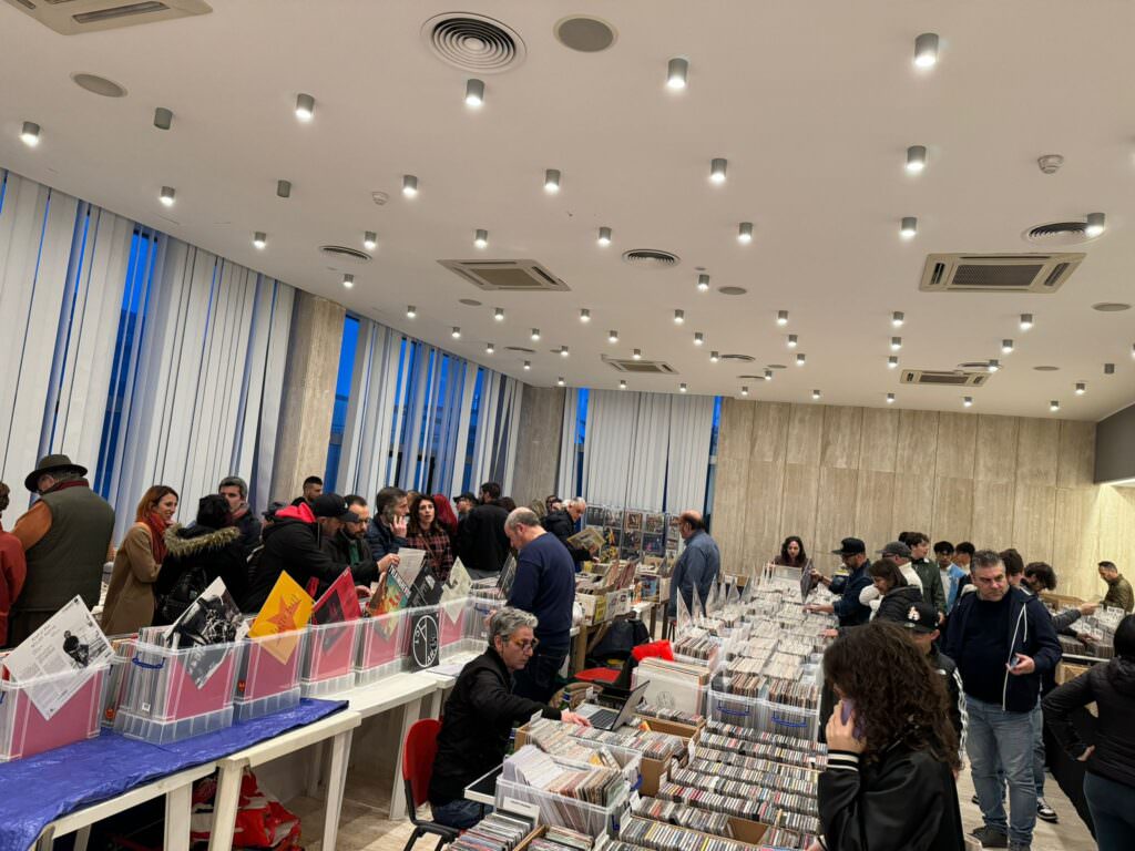 vinyl market 2 - Appassionati di musica, a Catanzaro torna il Vinyl Market - 5 vinyl market 2 - Meraviglie di Calabria - 4