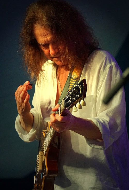 Robben Ford 2 - Dragon Tales, la chitarra di Robben Ford al Teatro Garden Rende - 5 Robben Ford 2 - Meraviglie di Calabria - 4