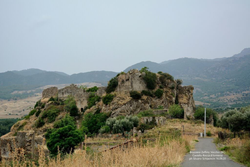 arco di bruzzano vecchio Foto FAI 4 - L'Arco di Trionfo di Bruzzano raccontato da "L'Agorà" - 3 arco di bruzzano vecchio Foto FAI 4 - Meraviglie di Calabria - 2