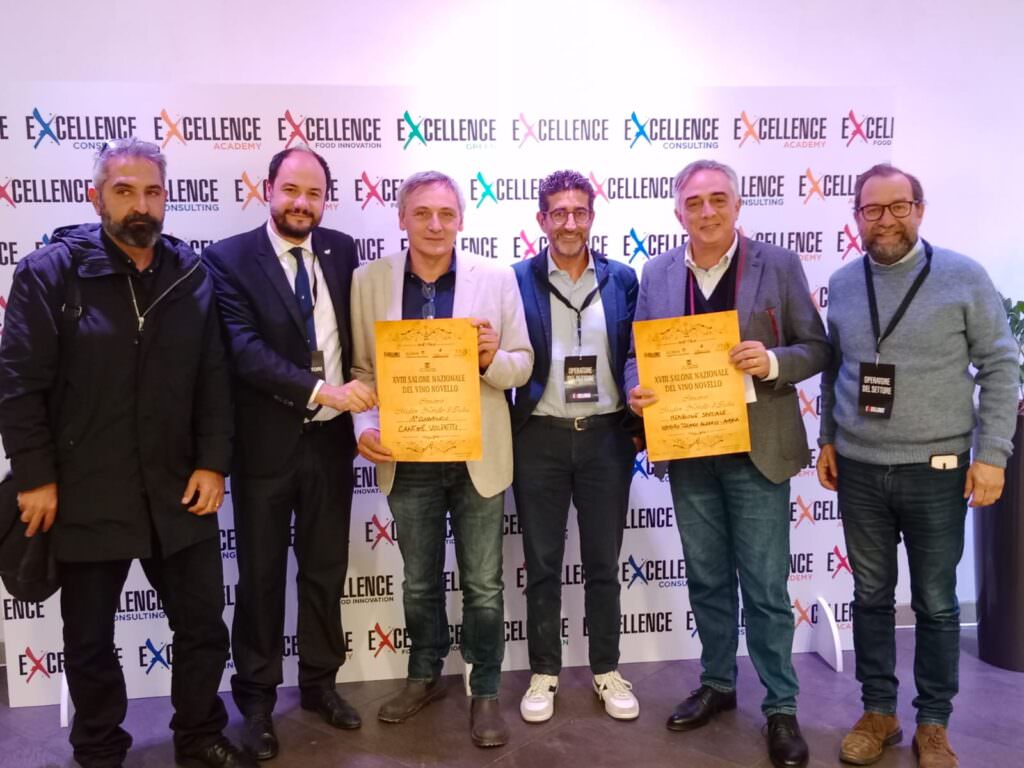premiazione da ssx grosso caporale volpetti bonanno tandoi lattanzi - Il vino Criserà sul podio del concorso "Miglior novello d'Italia" - 7 premiazione da ssx grosso caporale volpetti bonanno tandoi lattanzi - Meraviglie di Calabria - 6