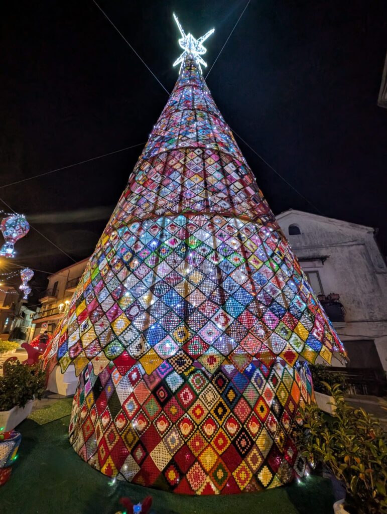 Lattarico albero natale uncinetto.2024 22 - Meraviglie di Calabria - 2
