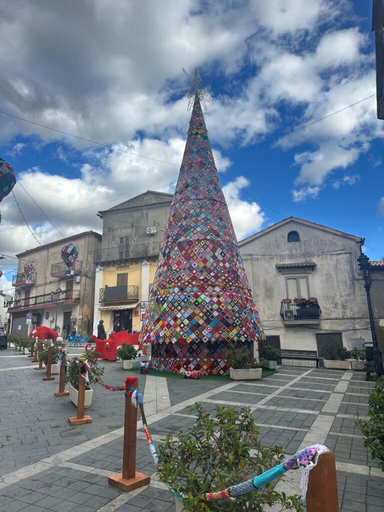 Lattarico albero natale uncinetto.2024 4 - Meraviglie di Calabria - 4