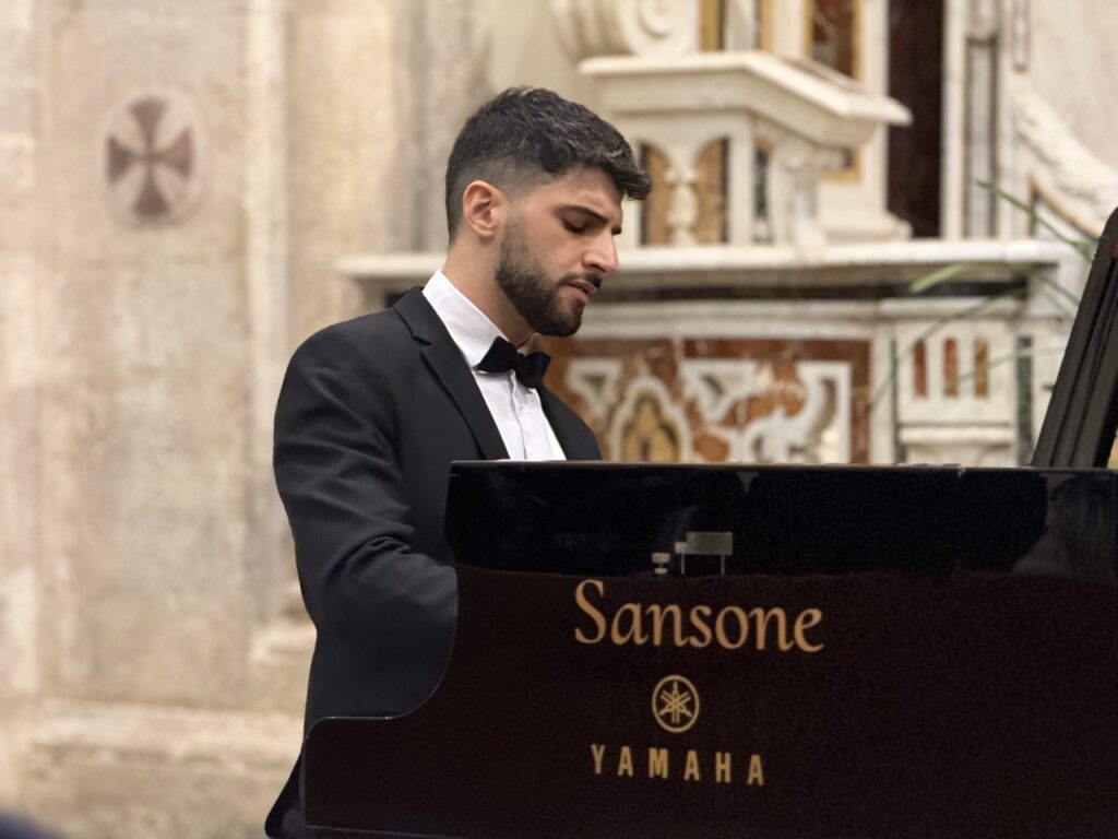 Luca Lione concerto pianoforte cassano 10 - Cassano Jonio, civica benemerenza per il giovane Maestro Luca Lione - 13 Luca Lione concerto pianoforte cassano 10 - Meraviglie di Calabria - 12
