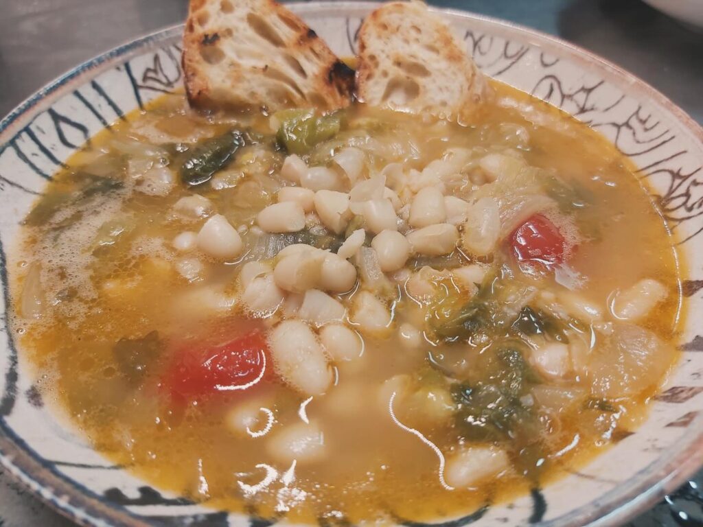 Zuppa di legumi fagioli - Slow Beans in Calabria: dal Parco del Pollino si coltiva un futuro possibile - 7 Zuppa di legumi fagioli - Meraviglie di Calabria - 6