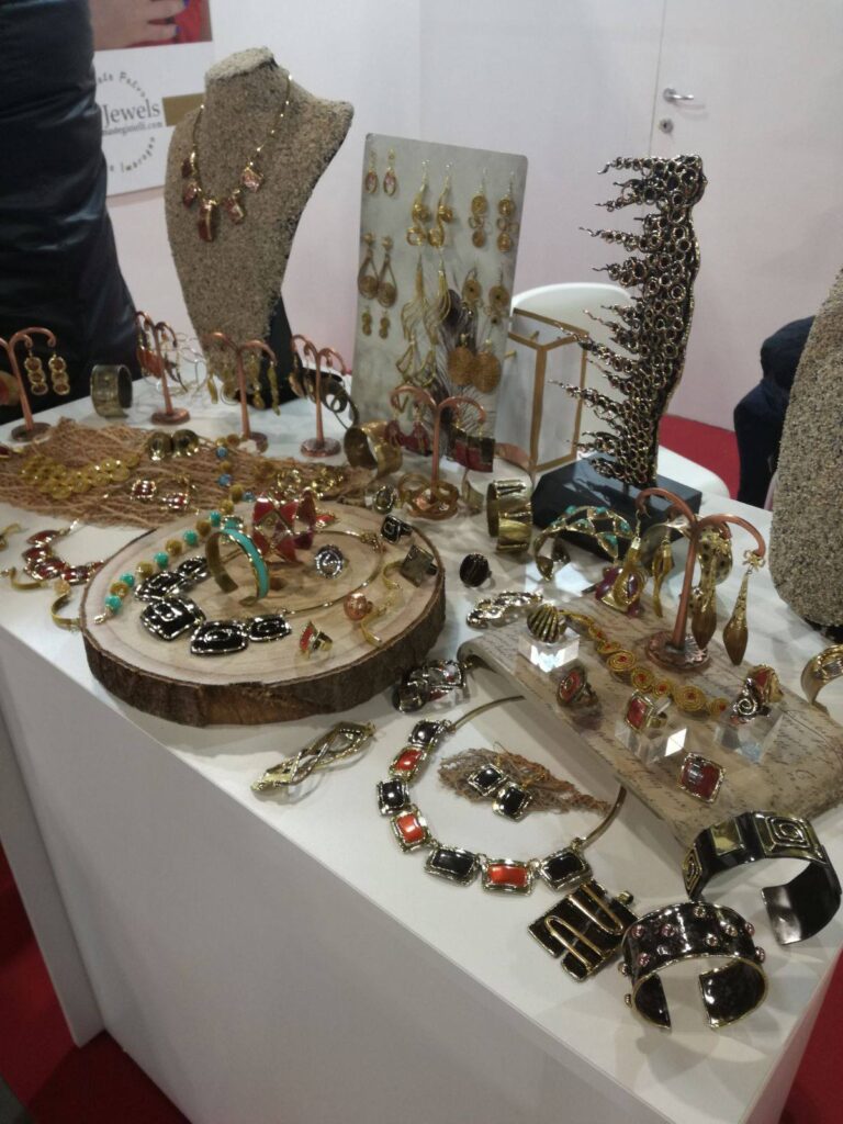 artigiano in fiera Calabria 4 - Lavoro artigianale, la scelta di tre donne calabresi - 5 artigiano in fiera Calabria 4 - Meraviglie di Calabria - 4