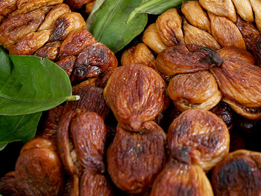 fichi secchi cosenza fico dottato - Natale in Calabria, la convivenza felice dei dolci tradizionali e i panettoni gourmet - 23 fichi secchi cosenza fico dottato - Meraviglie di Calabria - 22