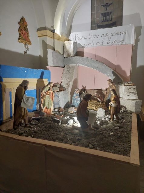 presepe fatto con le macerie a decollatura - A Decollatura il monito del presepe fatto di macerie - 3 presepe fatto con le macerie a decollatura - Meraviglie di Calabria - 2
