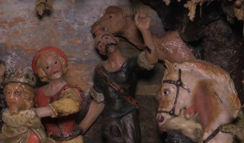 scarabattoli 3 - Gli Scarabattoli, l'arte in cera di De Julianis (FOTO) - 3 scarabattoli 3 - Meraviglie di Calabria - 2