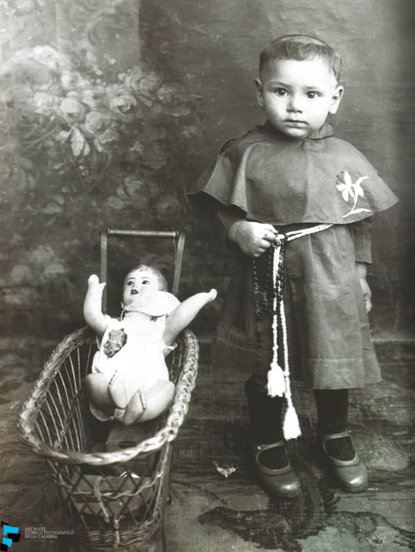 Foto depoca CESARELLI 1905 2 600x799 Restauro Antonio Renda - Antonio Renda fotografo, tra le sue dita un patrimonio per ricordare - 3 Foto depoca CESARELLI 1905 2 600x799 Restauro Antonio Renda - Meraviglie di Calabria - 2