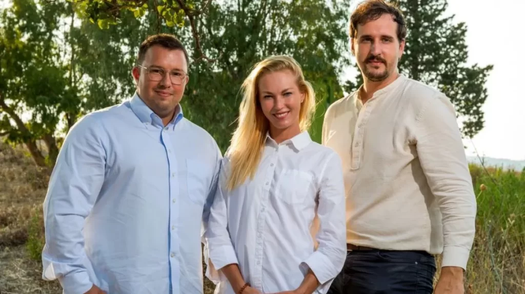 Kseniya e Max Lenarciak con Davide De Marchi SLY - Una giovane startup calabrese al CES di Las Vegas - 3 Kseniya e Max Lenarciak con Davide De Marchi SLY - Meraviglie di Calabria - 2