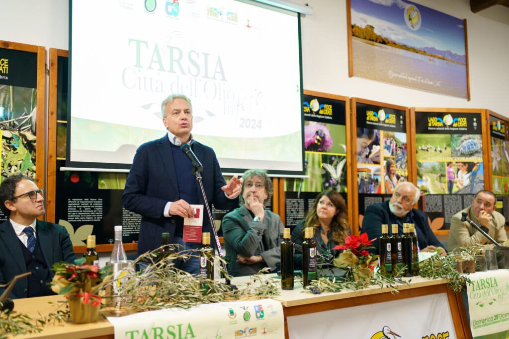 TARSIA FESTADELLOLIO 30 - Tarsia, presentata l'etichetta DeCo roggianella per l'olio EVO - 3 TARSIA FESTADELLOLIO 30 - Meraviglie di Calabria - 2