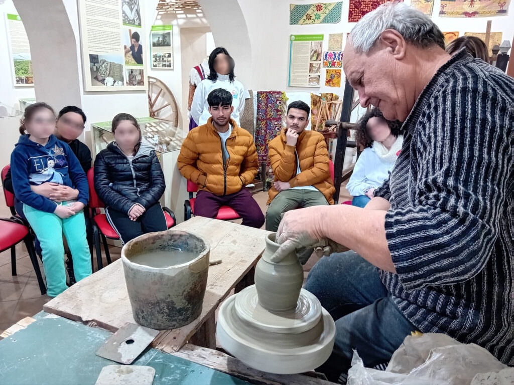 Vasai Cariati 6 - Artigianato, a Cariati il laboratorio che insegna l'arte dei “vucalari” - 7 Vasai Cariati 6 - Meraviglie di Calabria - 6