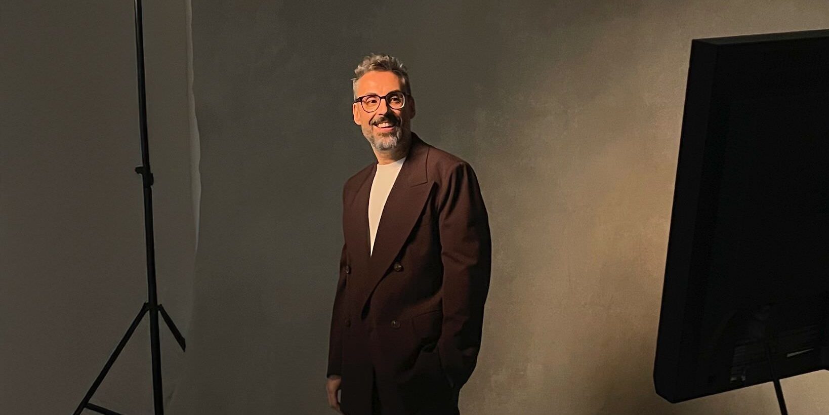 Tra teatro, canzoni e monologhi. Il “Tutto Brunori” è sold out