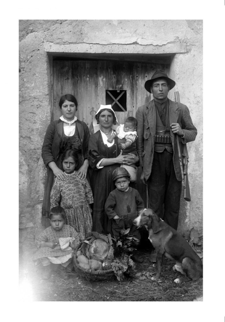 fondo fotografico Saverio Marra San Giovanni In Fiore 2 - Museo Demologico della Sila, oggetti e foto raccontano - 59 fondo fotografico Saverio Marra San Giovanni In Fiore 2 - Meraviglie di Calabria - 58