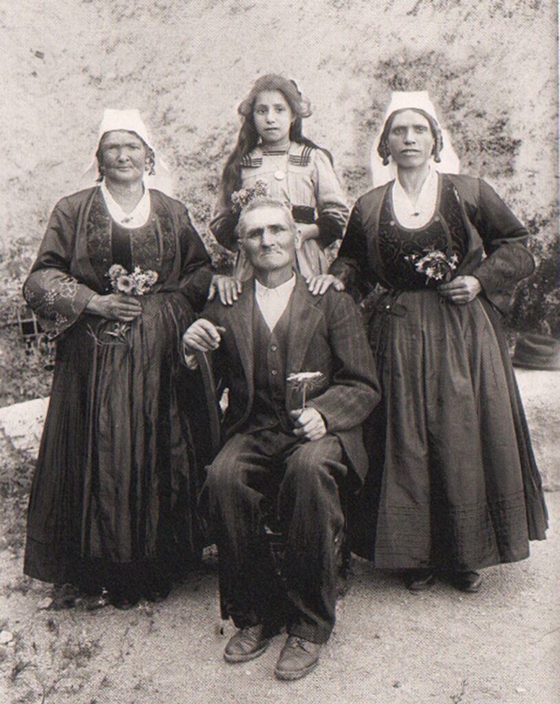 fondo fotografico Saverio Marra San Giovanni In Fiore 7 - Museo Demologico della Sila, oggetti e foto raccontano - 49 fondo fotografico Saverio Marra San Giovanni In Fiore 7 - Meraviglie di Calabria - 48
