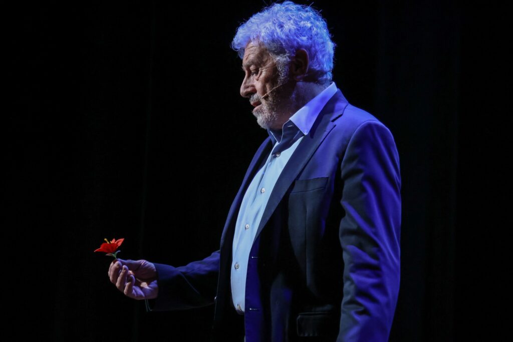 teatro azzurro stralci di vita 6 - Teatro, a Crotone la vita incredibile di Curzio Maltese in "Azzurro" - 13 teatro azzurro stralci di vita 6 - Meraviglie di Calabria - 12