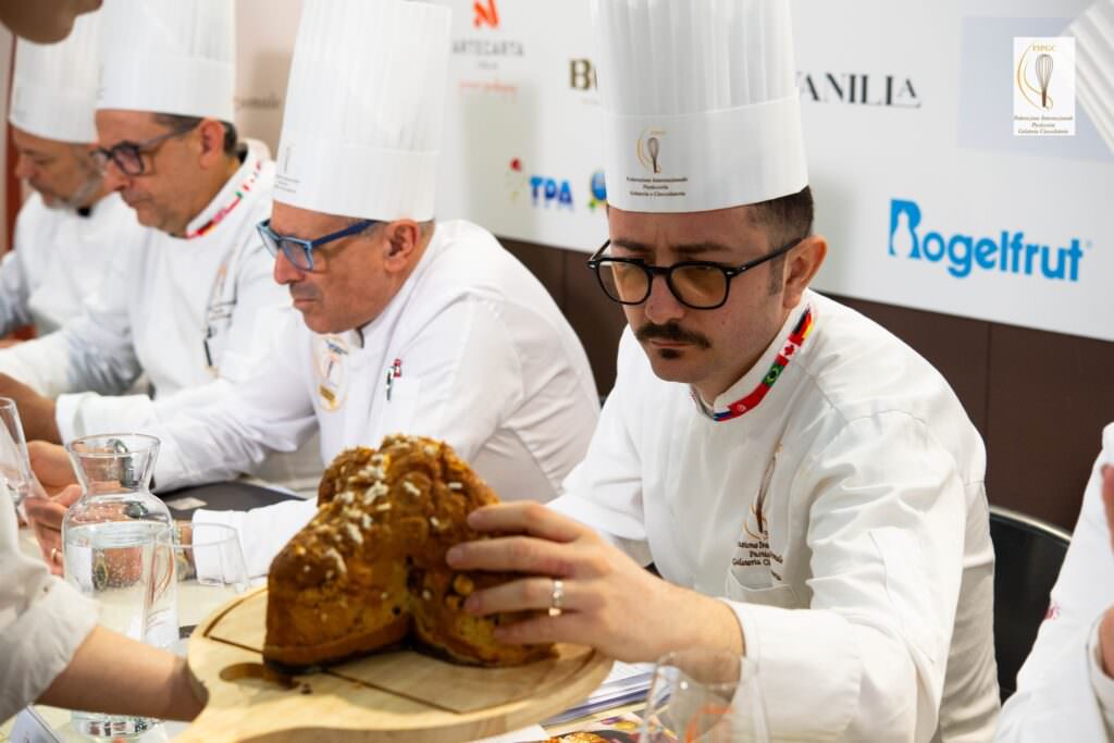 Colamba concorso 2025 9 - Arte bianca, Calabria ancora da 1º premio con la colomba pasquale - 13 Colamba concorso 2025 9 - Meraviglie di Calabria - 12