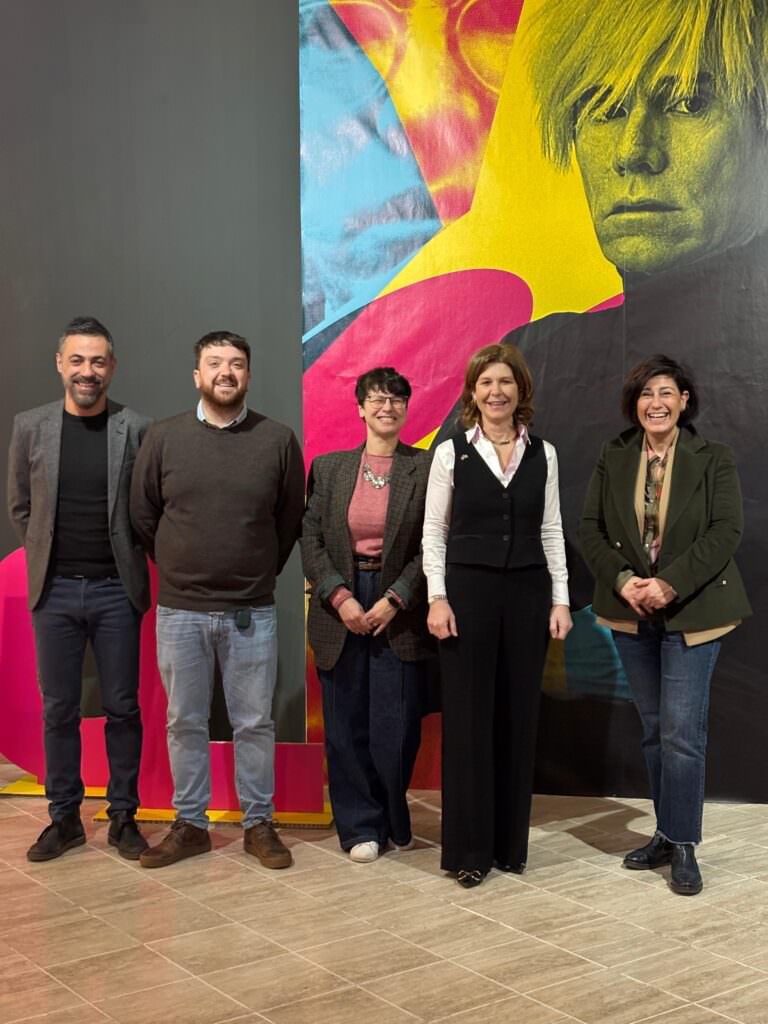 La Console USA Tracy Roberts Pounds in visita allamostra Pop Art Revolution 1 - Pop Art Revolution, la Console USA alla mostra di Andy Warhol - 3 La Console USA Tracy Roberts Pounds in visita allamostra Pop Art Revolution 1 - Meraviglie di Calabria - 2