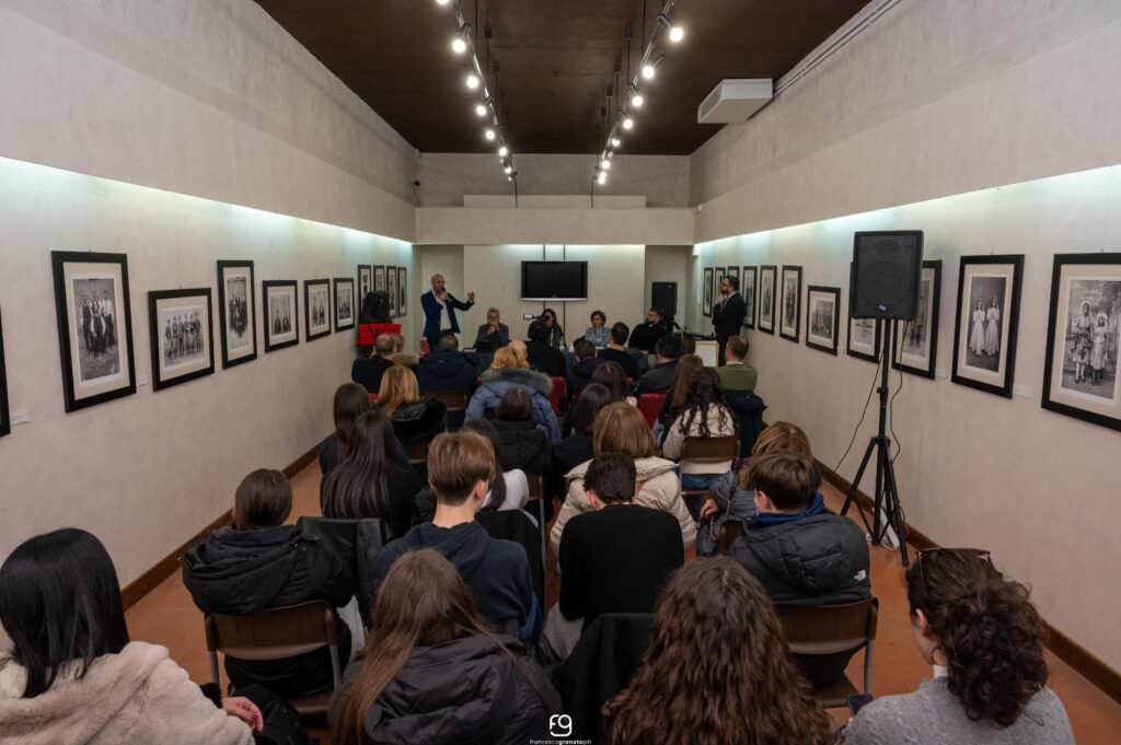 I sogni attraversano il mare mostra Giuseppe Pipita 1 - I sogni attraversano il mare, 94 scatti per ricordare il naufragio di Cutro - 15 I sogni attraversano il mare mostra Giuseppe Pipita 1 - Meraviglie di Calabria - 14