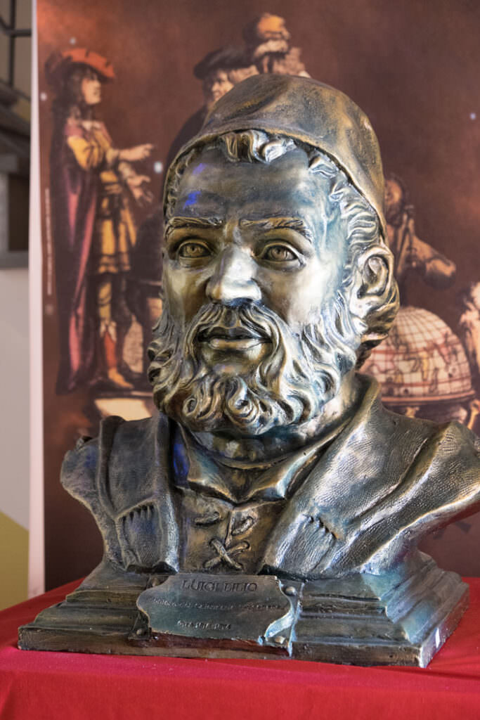 Luigi Lilio scultura - La festa per Luigi Lilio, il genio calabrese che ha regolato il tempo - 5 Luigi Lilio scultura - Meraviglie di Calabria - 4