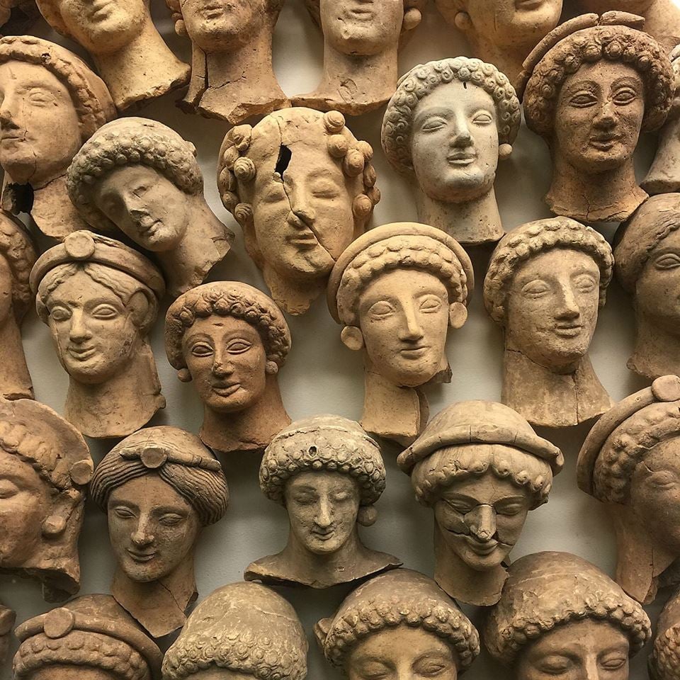 Museo archeologico Vibo Valentia Protomi femminili dalla stipe di localita Scrimbia 13 - Vibo Valentia, la rara bellezza del Museo Archeologico Vito Capialbi - 5 Museo archeologico Vibo Valentia Protomi femminili dalla stipe di localita Scrimbia 13 - Meraviglie di Calabria - 4