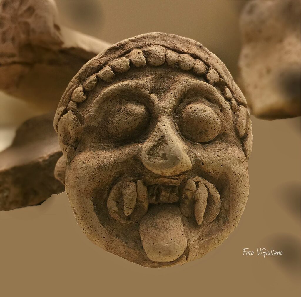 Museo archeologico Vibo Valentia volti di Gorgone mostro mitico - Vibo Valentia, la rara bellezza del Museo Archeologico Vito Capialbi - 35 Museo archeologico Vibo Valentia volti di Gorgone mostro mitico - Meraviglie di Calabria - 34