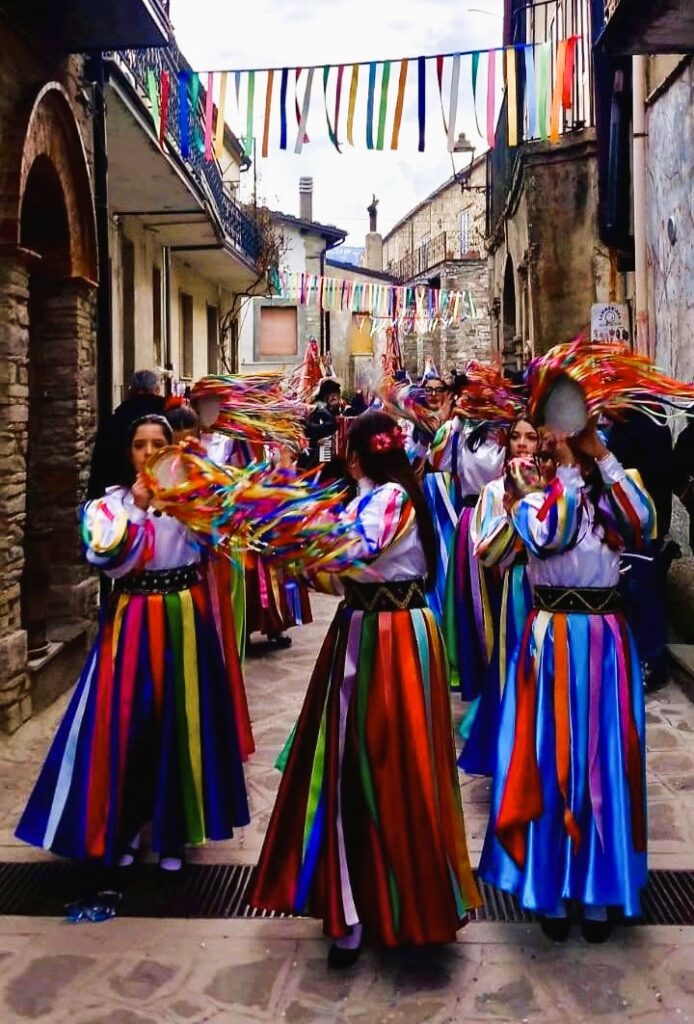 alessandria del carretto maschere Polecenelle 16 - Le Polëcënëllë di Alessandria del Carretto al Carnevale di Venezia - 11 alessandria del carretto maschere Polecenelle 16 - Meraviglie di Calabria - 10