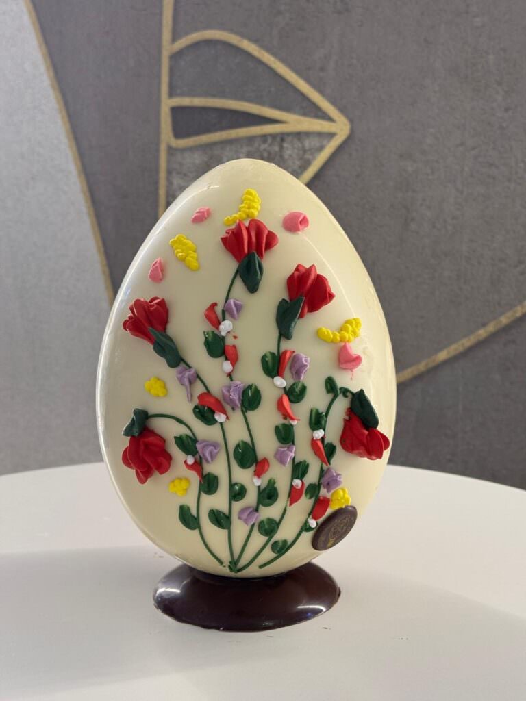 Fratelli Rizzo Spezzano Sila Uovo bianco decorato - Pasqua, le dolci delizie firmate dai maestri pasticceri Rizzo - 5 Fratelli Rizzo Spezzano Sila Uovo bianco decorato - Meraviglie di Calabria - 4