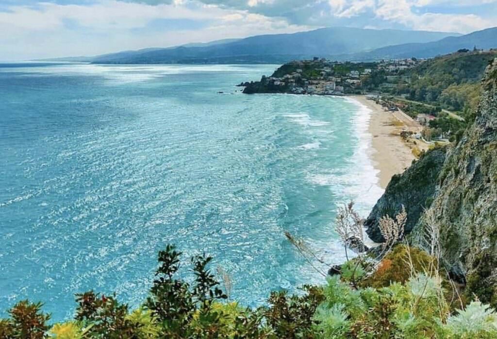 caminia mare 1 - Calabria, una Guida alle 10 migliori spiagge da vivere con il vento giusto - 19 caminia mare 1 - Meraviglie di Calabria - 18