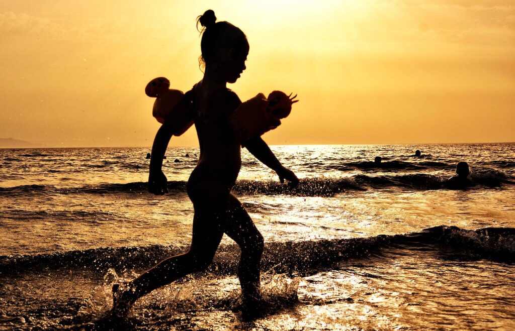 mare bandiere verdi bimba - Bandiere verdi, Calabria al top per numero di spiagge per bambini - 7 mare bandiere verdi bimba - Meraviglie di Calabria - 6