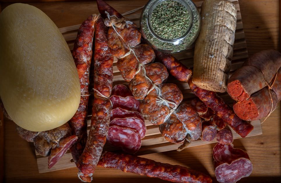 salumi e formaggi ciclovia dei parchi - TuttoFood e Macfrut, a Milano e Rimini l'agroalimentare calabrese - 7 salumi e formaggi ciclovia dei parchi - Meraviglie di Calabria - 6