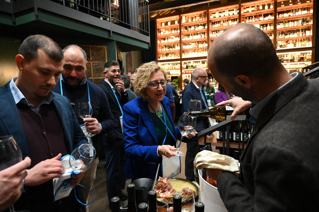 vinitaly fuori salone vibonesi - Doc Costa degli Dei, la vera sorpresa dell'edizione 2025 del Vinitaly - 12 vinitaly fuori salone vibonesi - Meraviglie di Calabria - 11