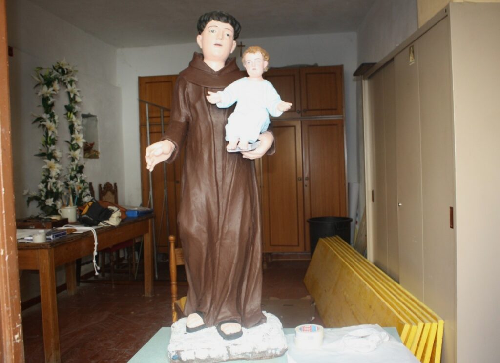 santantonio - A Roseto Capo Spulico la mostra fotografica sul restauro della statua di Sant’Antonio da Padova - 3 santantonio - Meraviglie di Calabria - 2