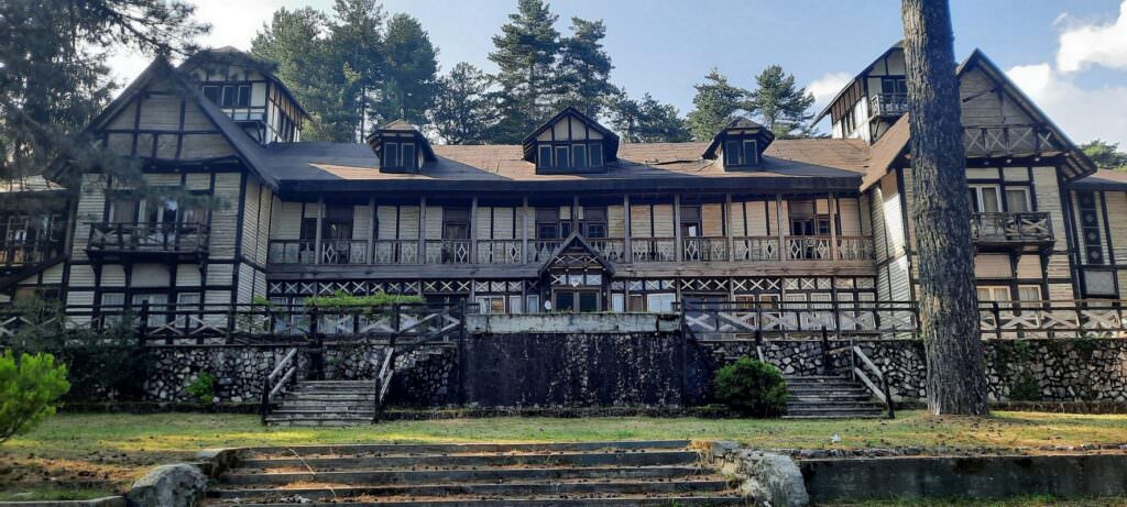 Albergo delle Fate Villaggio Mancuso CZ fonte portale I Luoghi del Cuore 1 - Cinque luoghi calabresi nel bando FAI per il recupero del patrimonio - 13 Albergo delle Fate Villaggio Mancuso CZ fonte portale I Luoghi del Cuore 1 - Meraviglie di Calabria - 12