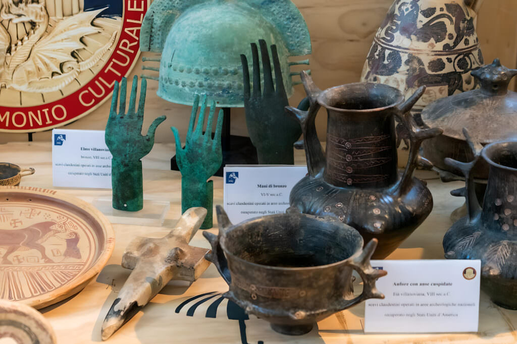 Arte salvata Catabinieri Tpc - Roma, al Museo dell’Arte Salvata anche molti reperti calabresi - 3 Arte salvata Catabinieri Tpc - Meraviglie di Calabria - 2