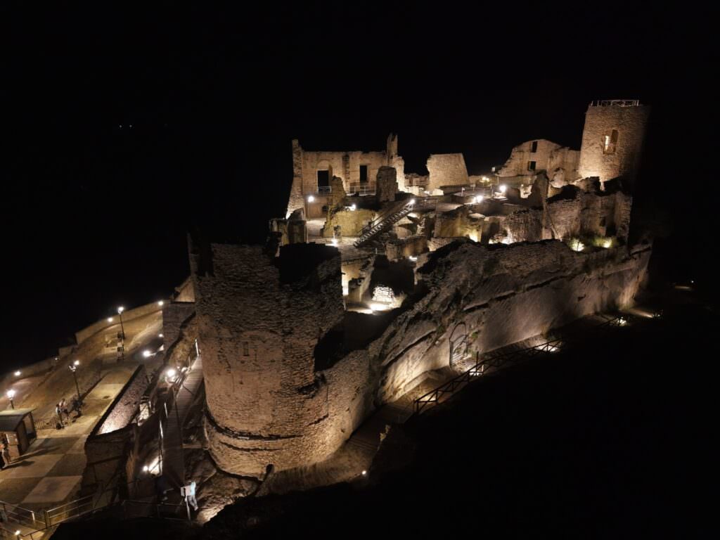 Cleto Castello Pietramala 3 - Cleto, il Castello di Pietramala ora brilla anche di notte - 11 Cleto Castello Pietramala 3 - Meraviglie di Calabria - 10