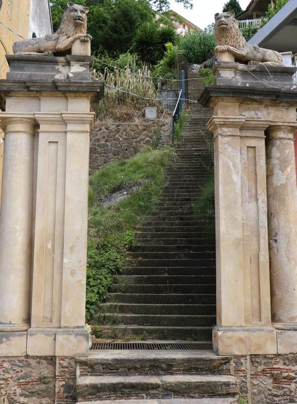 Monterosso porta dei leoni Convento dei Camaldolesi - Monterosso Calabro, trekking urbano per scoprirne la bellezza - 9 Monterosso porta dei leoni Convento dei Camaldolesi - Meraviglie di Calabria - 8
