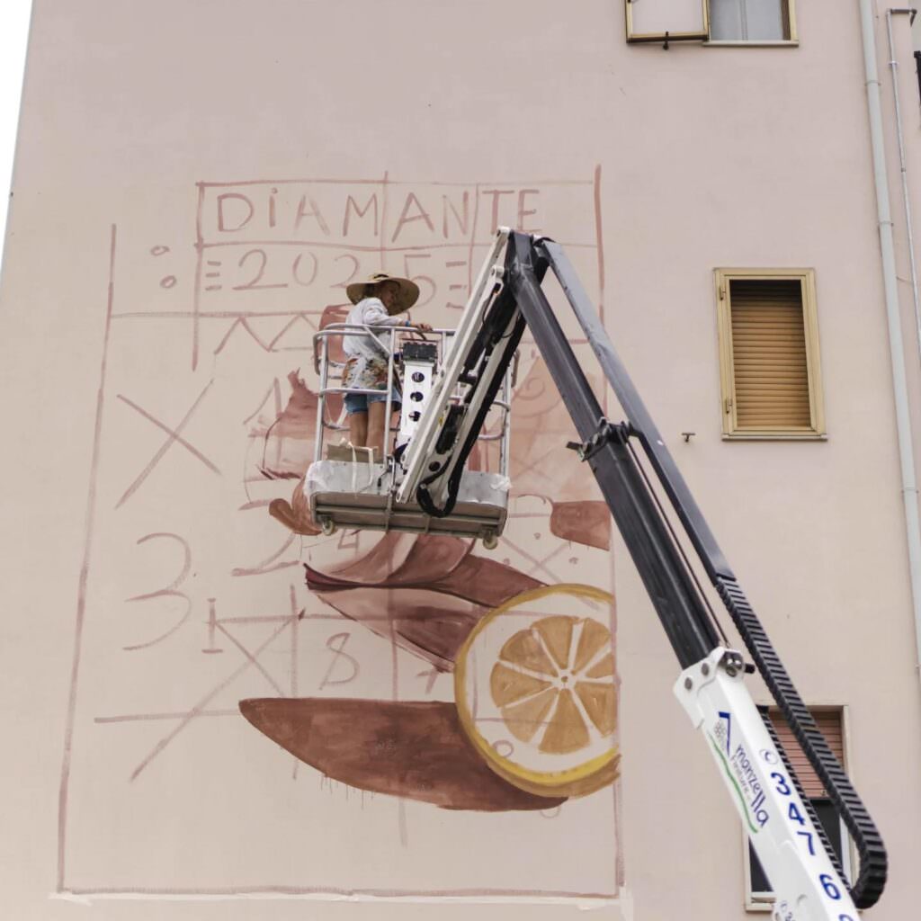 Murales gulia urbana diamante Marta Lapena 3 - Gulìa Urbana, a Diamante completati i primi murales del progetto FAC - 5 Murales gulia urbana diamante Marta Lapena 3 - Meraviglie di Calabria - 4
