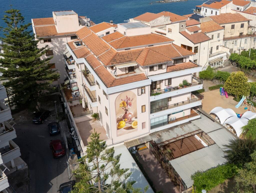 Murales gulia urbana diamante Marta Lapena 5 - Gulìa Urbana, a Diamante completati i primi murales del progetto FAC - 9 Murales gulia urbana diamante Marta Lapena 5 - Meraviglie di Calabria - 8