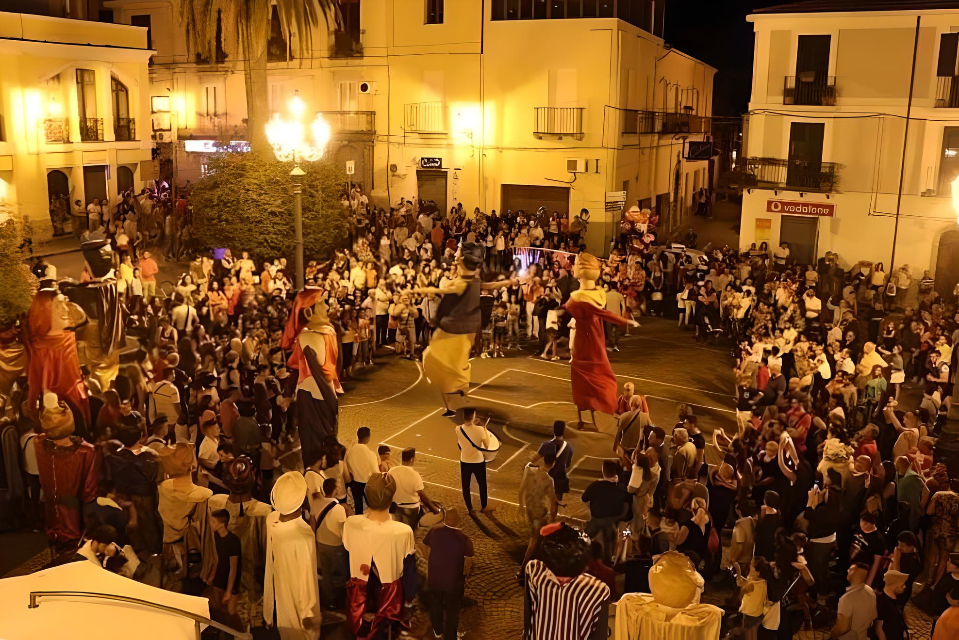 Polistena la notte dei giganti 6 - Polistena, il ballo di Mata e Grifone ne 'La Notte dei Giganti' - FOTO - 18 Polistena la notte dei giganti 6 - Meraviglie di Calabria - 17
