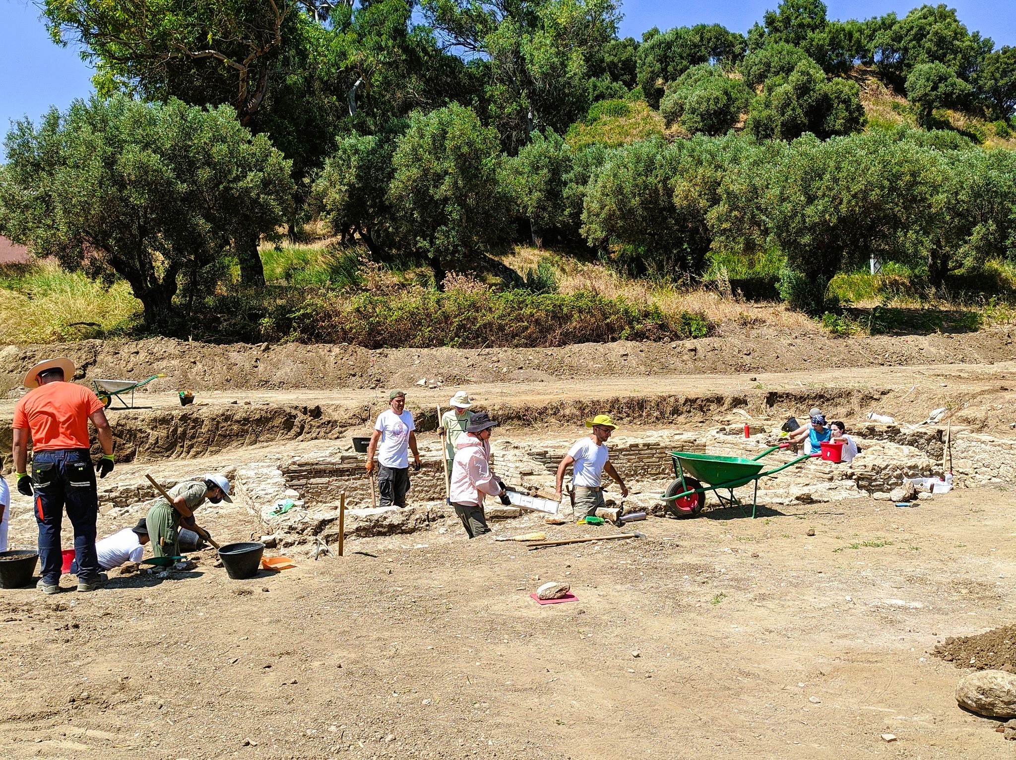 Squillace Vivarium Cassiodoro scavi 2025 22 Foto associazione mistey hunters - Sulle tracce di Cassiodoro: nuove evidenze dallo scavo di Villa Ceraso - 13 Squillace Vivarium Cassiodoro scavi 2025 22 Foto associazione mistey hunters - Meraviglie di Calabria - 12