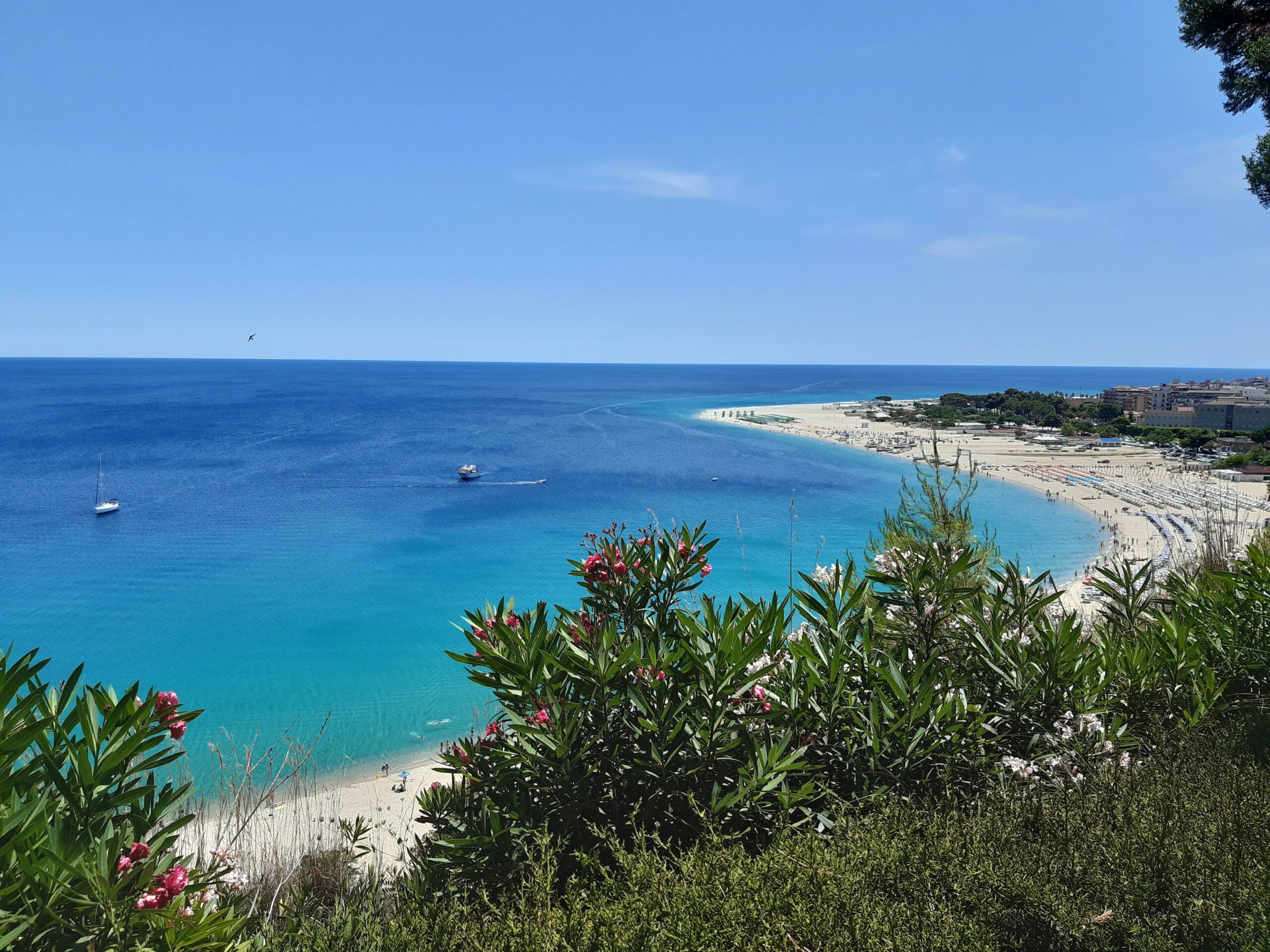 mare Soverato Baia dellIppocampo scaled - Calabria, una Guida alle 10 migliori spiagge da vivere con il vento giusto - 11 mare Soverato Baia dellIppocampo scaled - Meraviglie di Calabria - 10